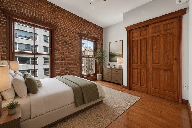 130 W 10th St Unit 3A