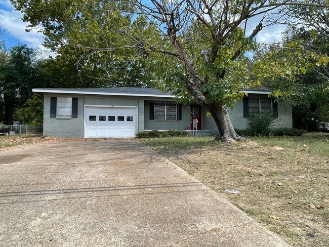 Building Photo - 1105 S Palestine St