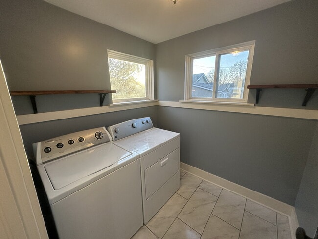 Photo - "Charming 3-Bed Oasis with Granite Touches & Cozy Fireplace in Nampa!"