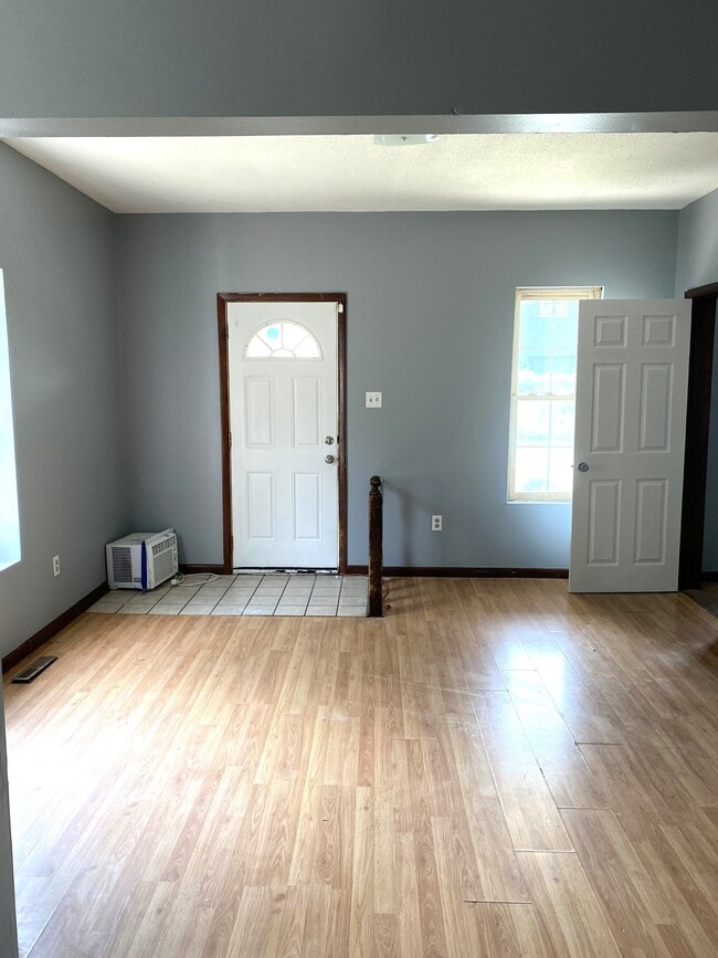 Photo - 610 W 19th St Unit 1