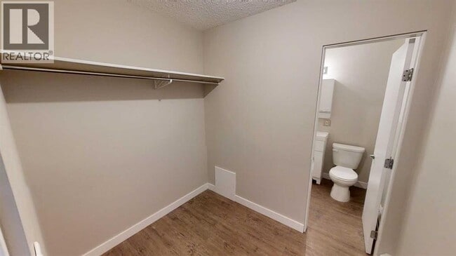 Photo - 9926-9105 105 Ave