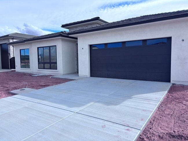 Building Photo - Brand New Ivory Home close to Sand Hollow