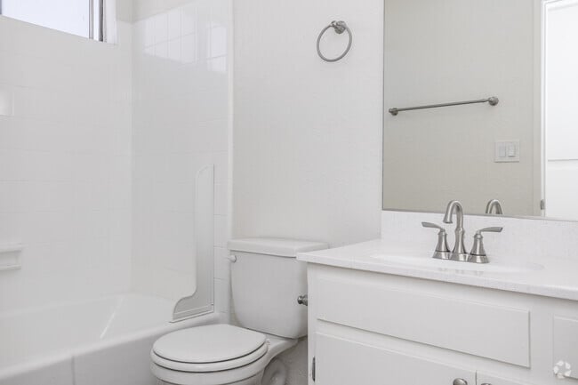 Studio 465-520 SF - Mitchell Arms Apts.