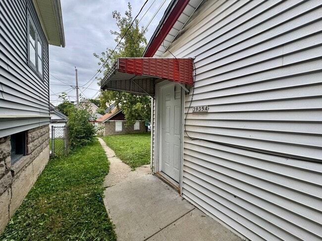 3935-3935A N 13th