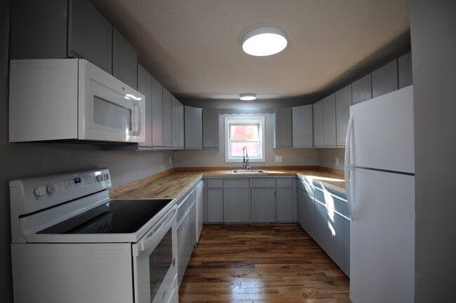 Kitchen - 135 Chestnut St