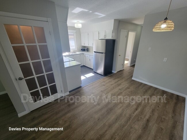 Photo - 12012-12088 88 St