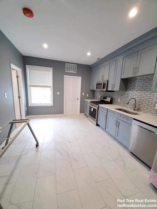 Photo - 296 Brookline St