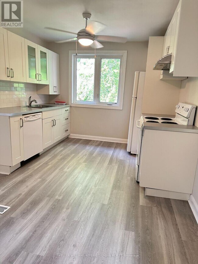 Photo - 407 Woodbine Ave