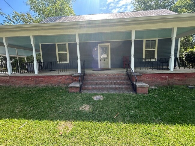 Photo - 170 S Pecan St, Washington, GA - 1 bedroom/1 bath home for rent - $990 + electricity/water per month