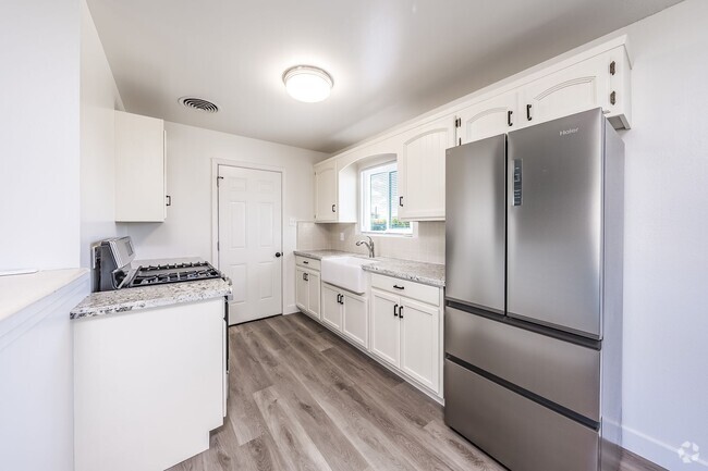 Building Photo - Charming 2-Bed, 1-Bath House in the Heart ...