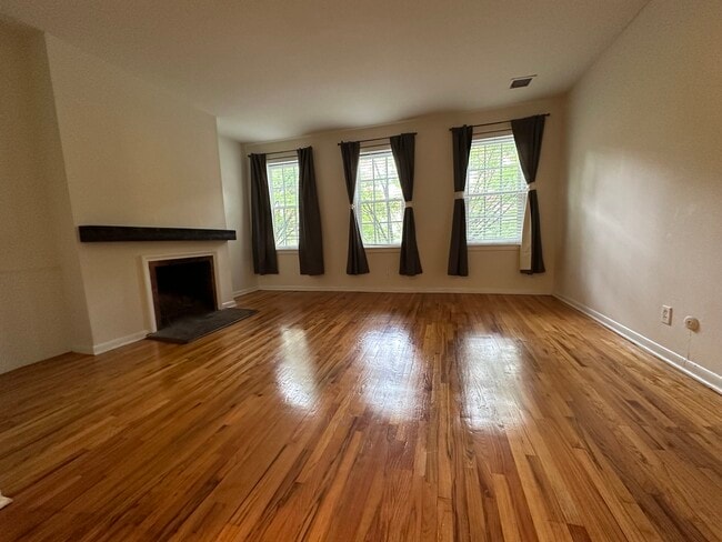 Photo - 937 Lombard St Unit 202