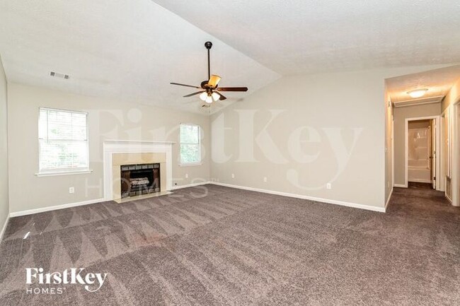 Photo - 130 Dunwick Ln