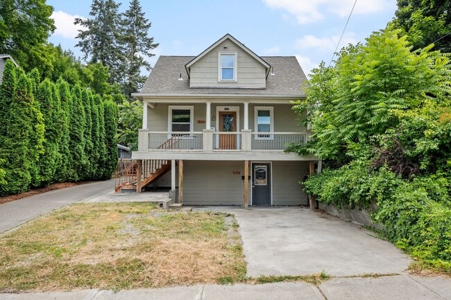 Building Photo - 1022 E 12th Ave Unit B