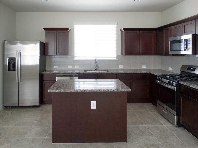 Photo - 370 Hortus Dr