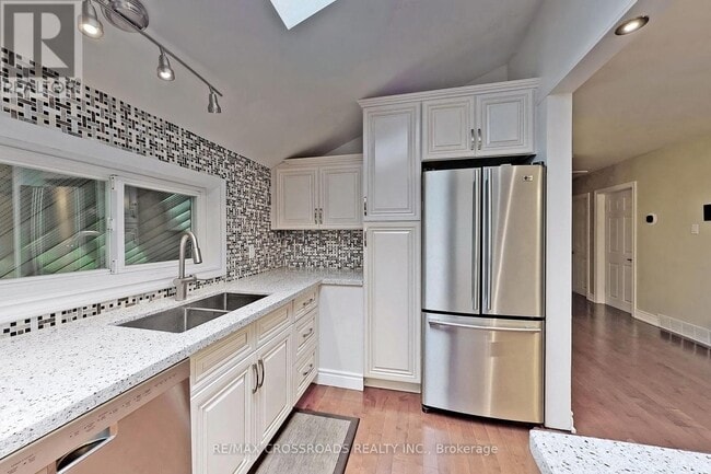 Photo - 16 Sandalwood Pl