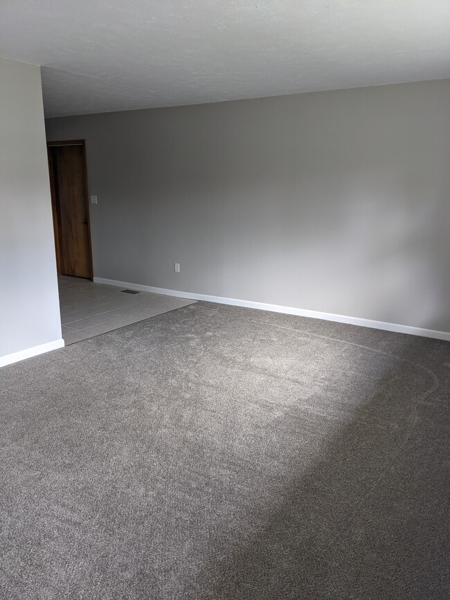 Photo - 728 Lymington Rd