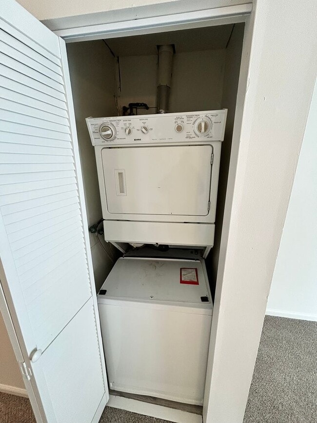 Photo - Beautiful 3 BR Townhome in Lovely North Hills Location! CALL TODAY ! Unit 407