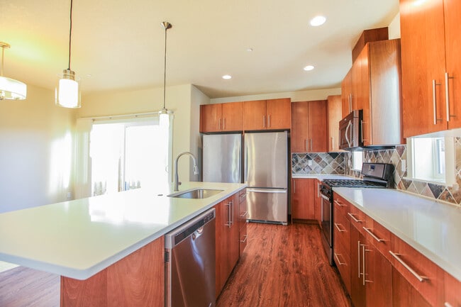 Photo - 910 Grove SW St