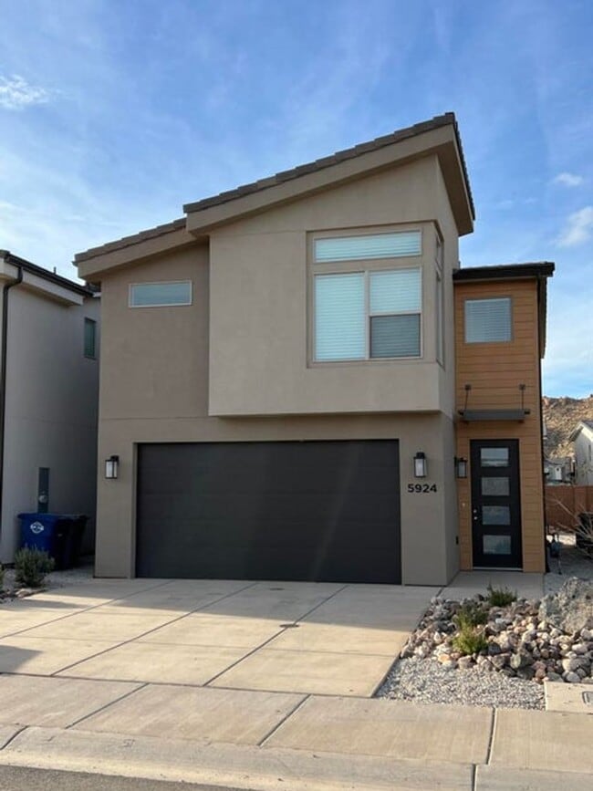 Building Photo - Desert Providence Community