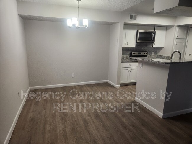 Photo - 5587 Devonbriar Way Unidad 102