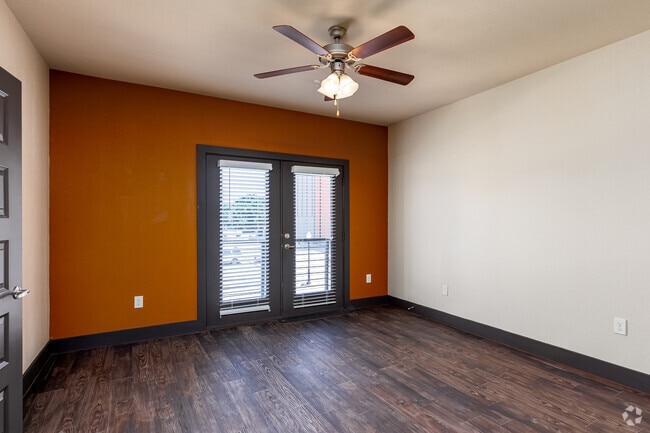 1BR, 1BA - 648SF - Living Room