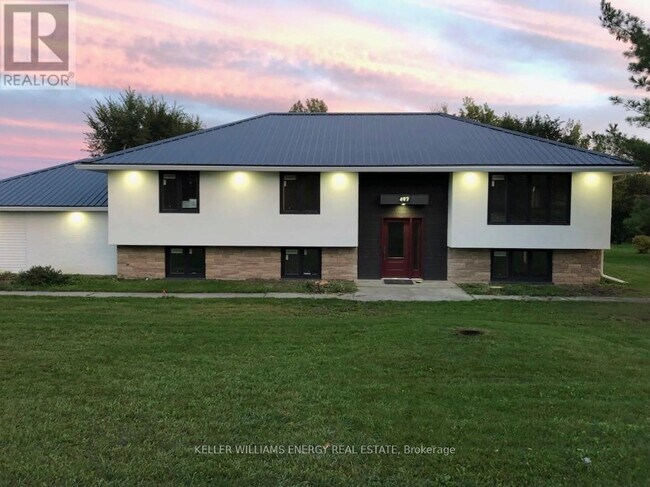 Photo - 497 Wellington Main St