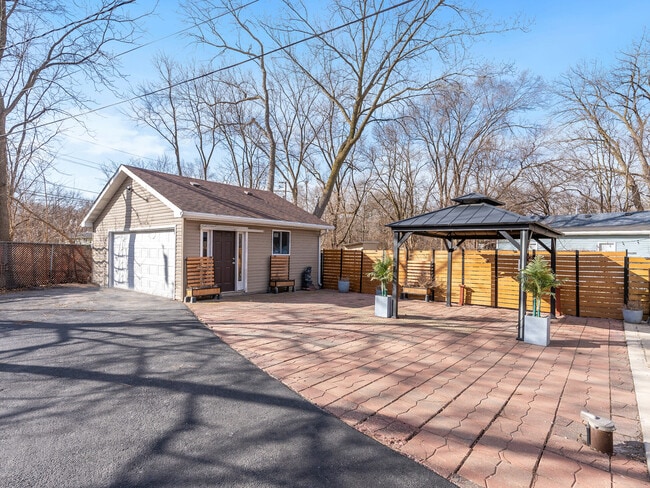 Photo - 608 Woodruff Ave