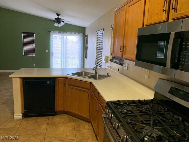 Photo - 6286 Stone Hollow Ave