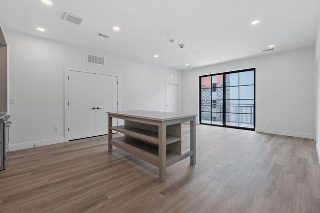 Photo - 4315 S Congress Ave Unidad 313 Rental