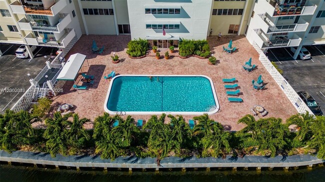 Photo - 401 Golden Isles Dr Unidad 801