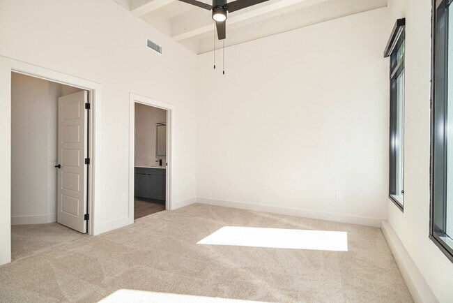 Photo - 1801 Smith St