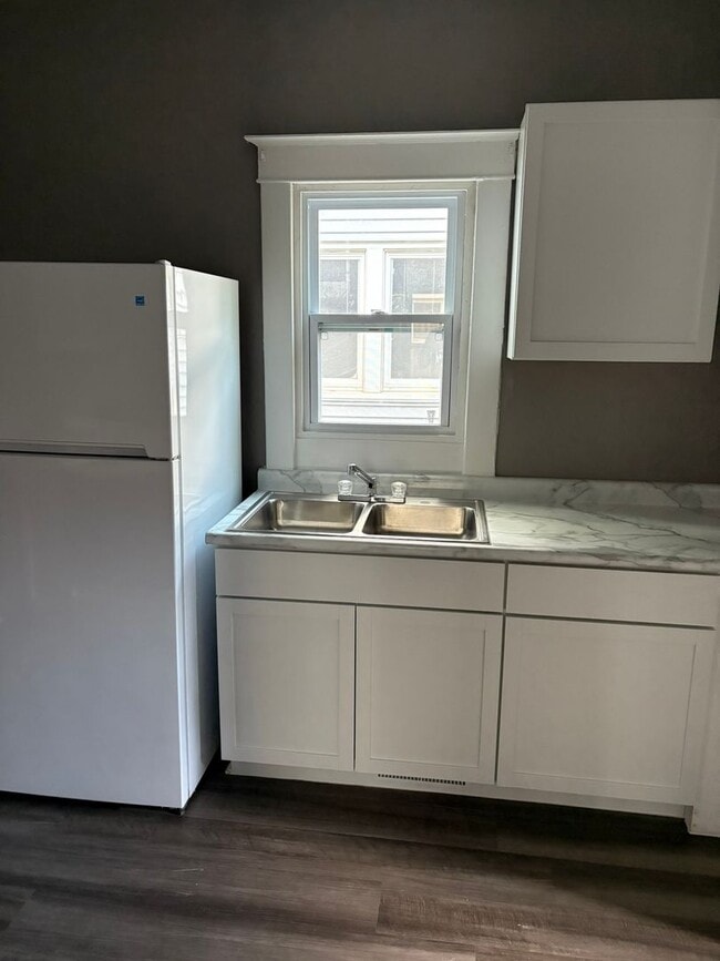 Photo - 808 Conger St