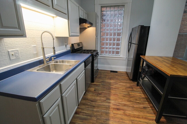 Kitchen - 421 Hopkins St Unit 1