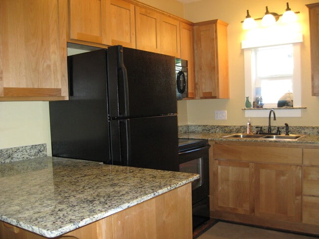 Photo - 215 Vancouver Ave