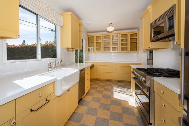 Photo - Spacious 3bd/2.5bth Remodeled Mesa Home!