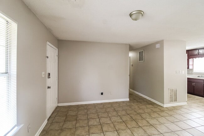 Photo - 120 Sherwood Loop