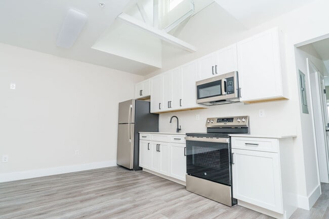Building Photo - Riverwalk Apartments Unit 203