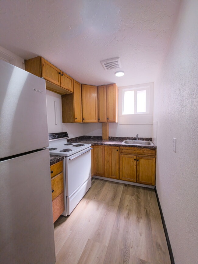 Photo - 1460 Sage Ave