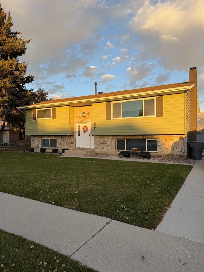 Building Photo - RES_CLOWARD_521 Unit UPSTAIRS