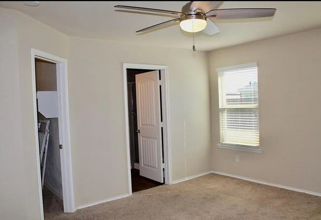 Photo - 1602 Wild Rye Cir