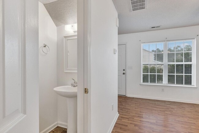 Photo - Townhome Close to Amenities!