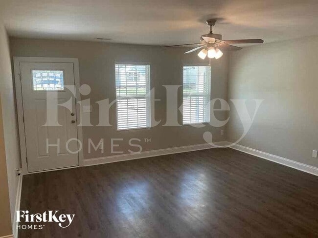 Photo - 2047 Samantha Dr