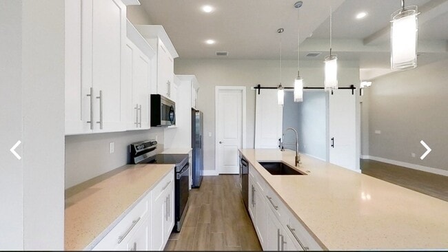 Photo - 2611 28th St W