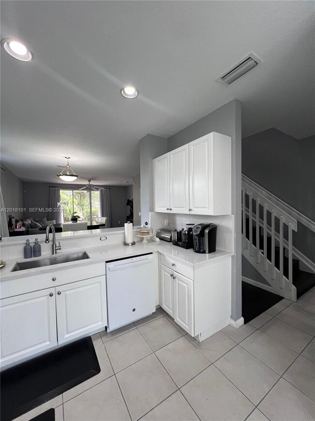 Photo - 681 NW 42nd Ave