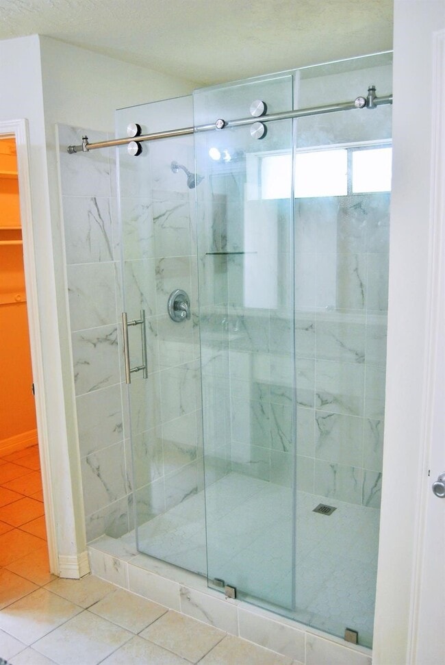 Photo - 2127 Woodland Springs St