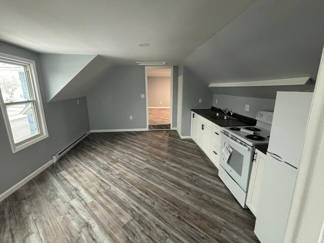 Building Photo - 1009 N 4th Ave Unit Upper