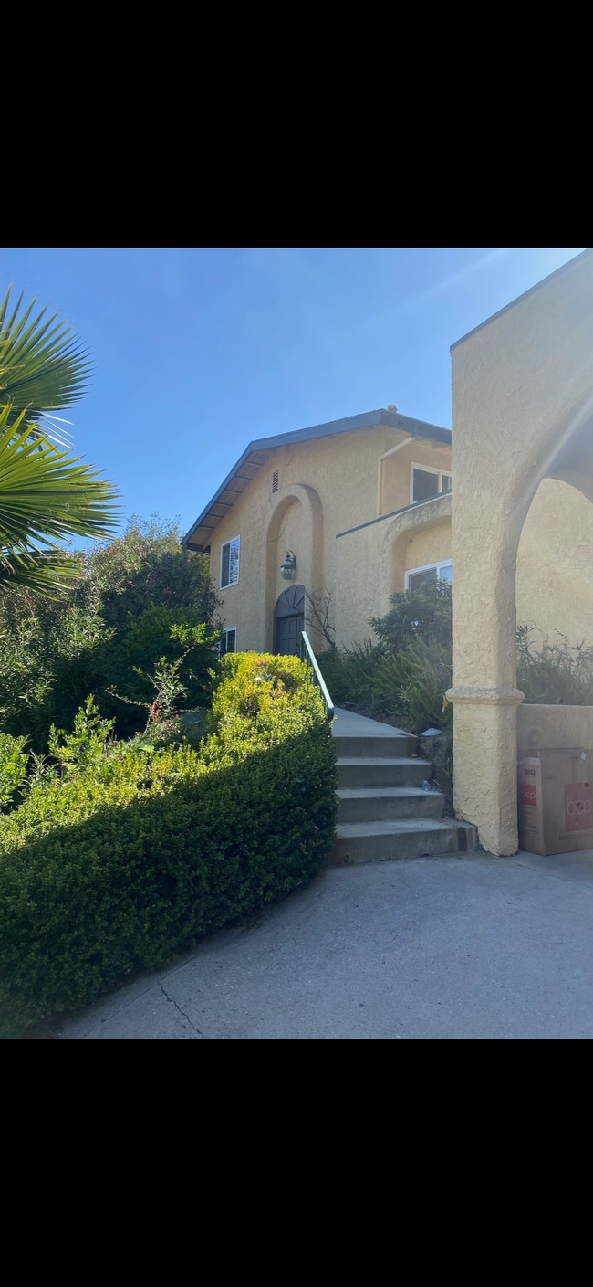 Building Photo - 9640 Royalton Dr