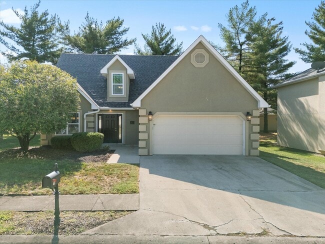 Photo - 412 N Village Cir