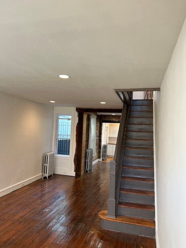 Building Photo - 3077 Collins St Rental
