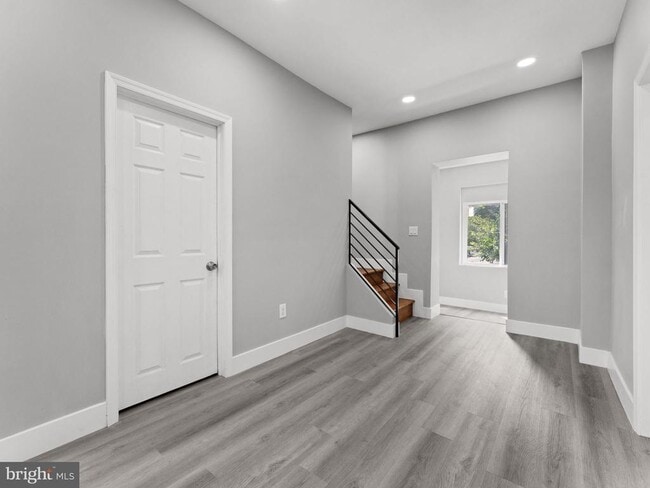 Photo - 9 N Front St